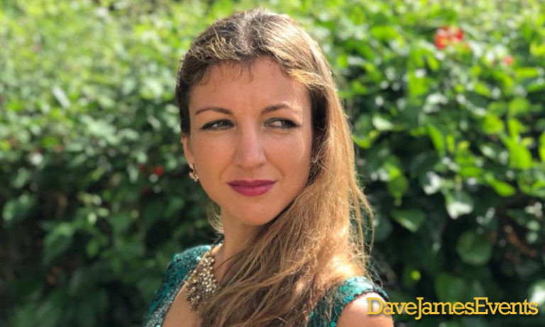 Classical Singer Deborah Dee